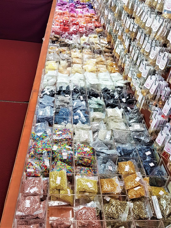חנות חרוזים משי חרוזי ונציה בחנות החרוזים משי